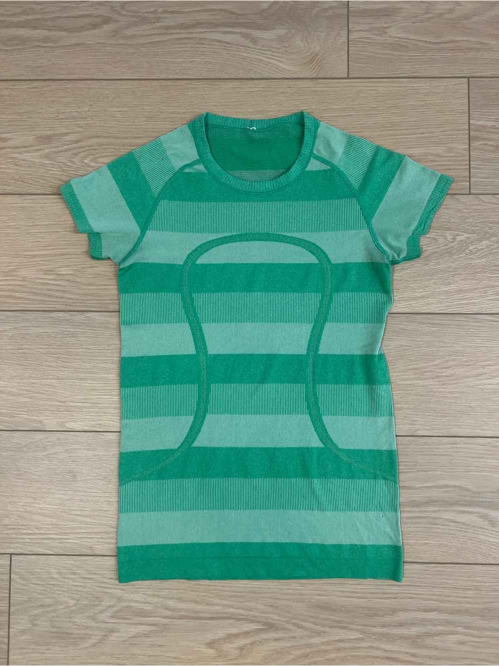 Lululemon swiftly tech shirt size 8 green